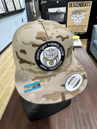 ラスト1枚で終了 DGWD / OWL NIGHTER スナップバックメッシュキャップ DESERT CAMO