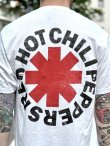 画像4: 送料無料 カリフォルニア買付アイテム Mサイズラスト1枚で終了 Red Hot Chili Peppers / Red & Black Logo Tシャツ (4)