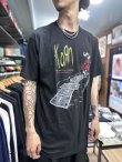 画像4: 送料無料 カリフォルニア買付アイテム Mサイズラスト1枚で終了 KORN / Follow The Leader 20th Anniversary Tシャツ (4)